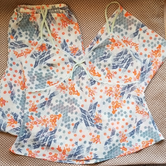 Lovely and flowy Sensara pajamas - M - Picture 2 of 5